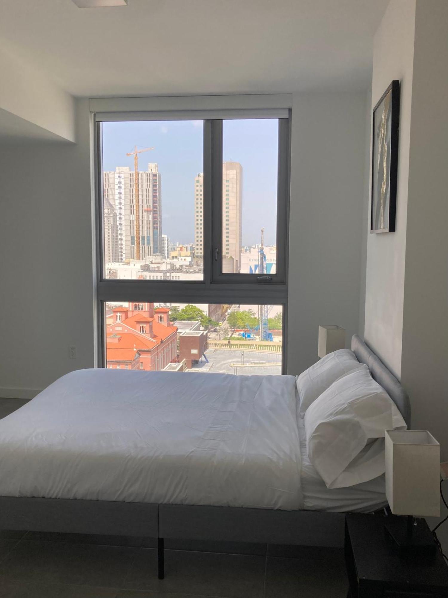 Brand New Modern 1 Bedroom Unit Downtown Appartement